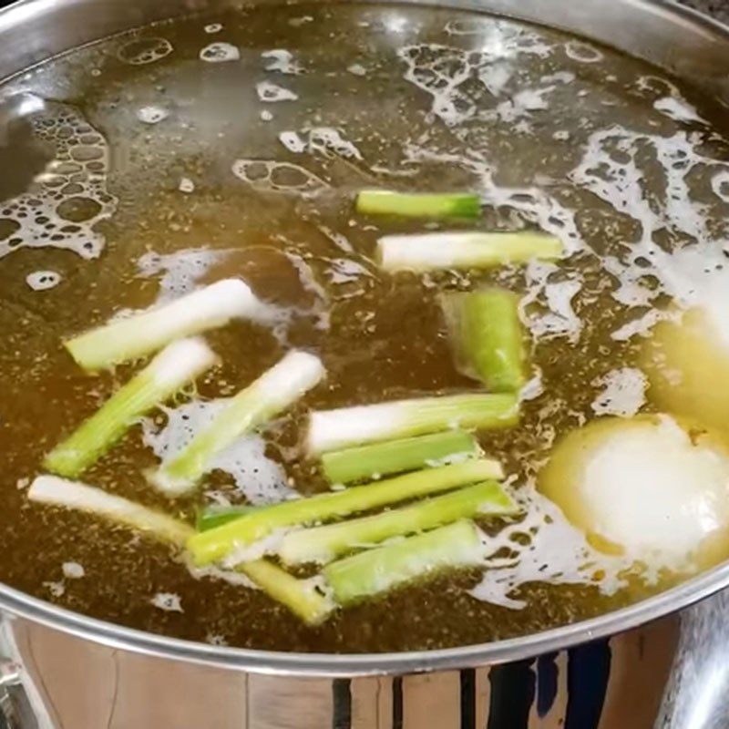 Step 4 Cooking the pho broth with a pressure cooker