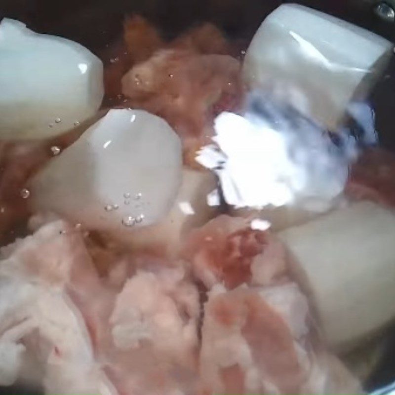 Step 3 Cook the broth for dumplings with dried shrimp