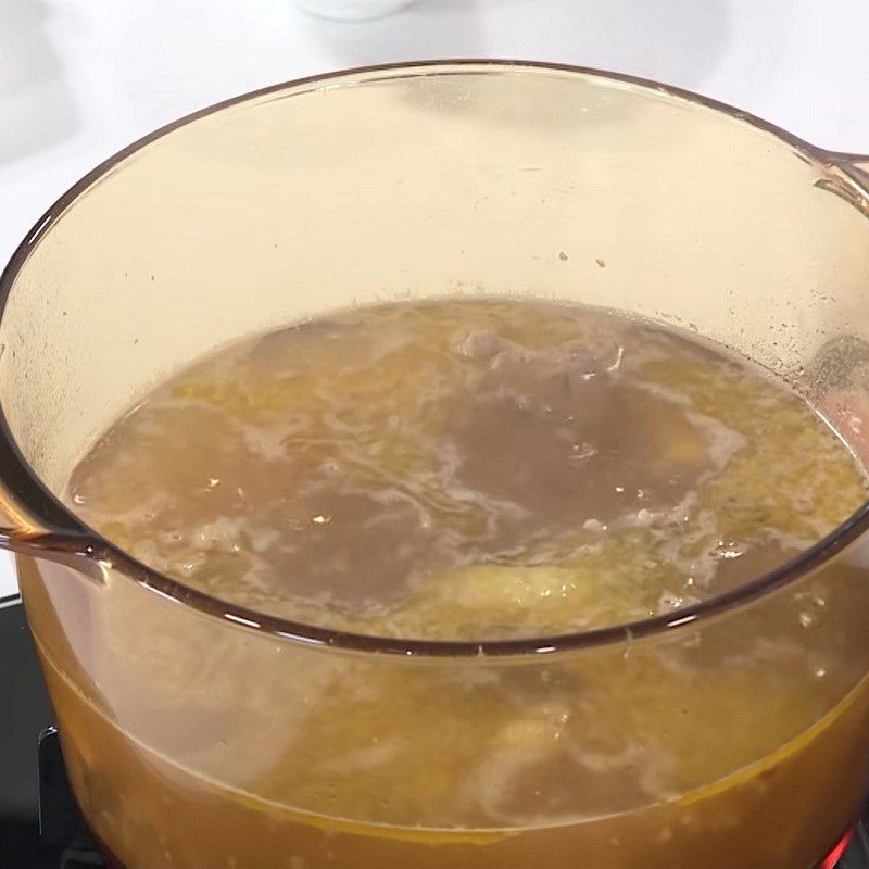 Step 4 Cooking duck noodle broth