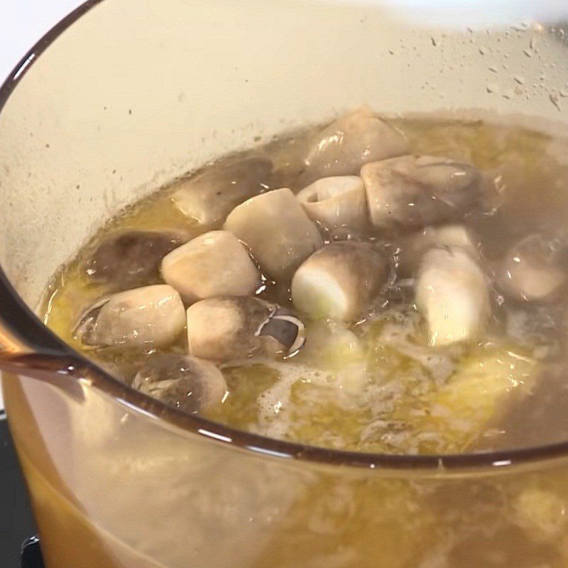 Step 4 Cooking duck noodle broth