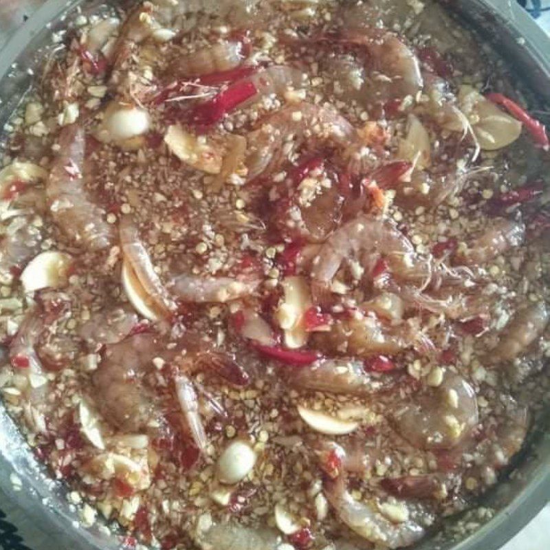 Step 2 Cook the fish sauce and marinate the shrimp for Western shrimp paste