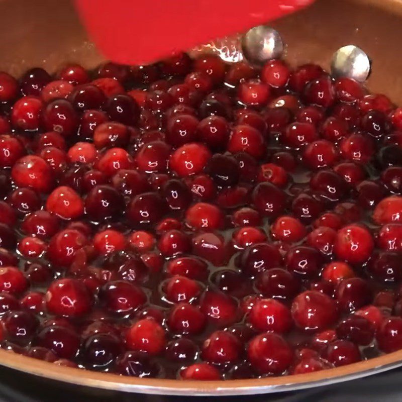 Step 2 Cook cranberry sauce with wine