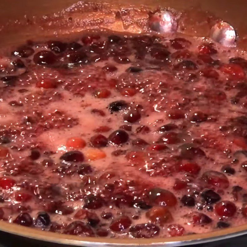 Step 2 Cook cranberry sauce with wine