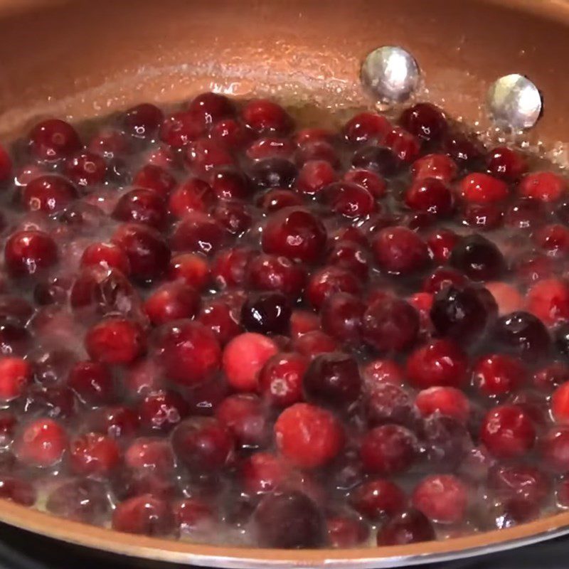 Step 2 Cook the cranberry sauce Cranberry Sauce with alcohol