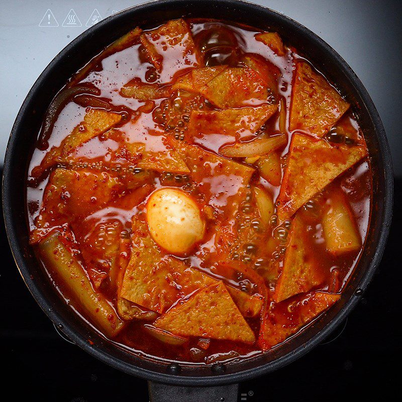 Step 2 Cook Tokbokki cheese soup with rice paper - TasteVN