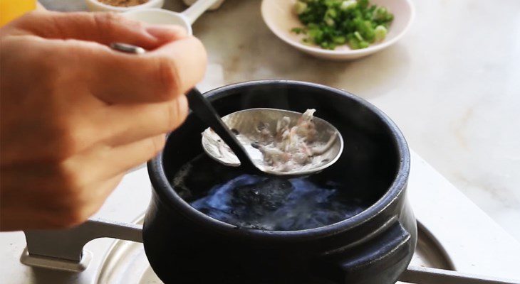 Step 2 Cook the kelp water Korean Steamed Eggs