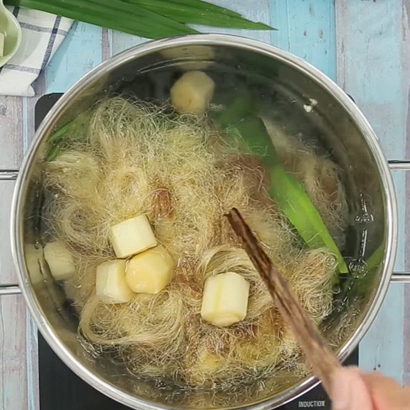 Step 2 Cook the corn silk tea