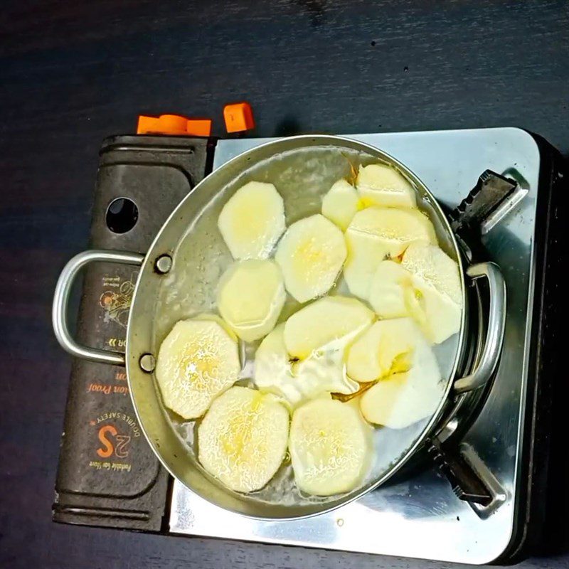 Step 2 Make apple tea Ginger apple tea