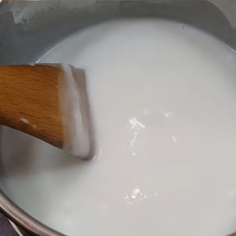 Step 4 Cooking coconut jelly and mixing colors for coconut jelly