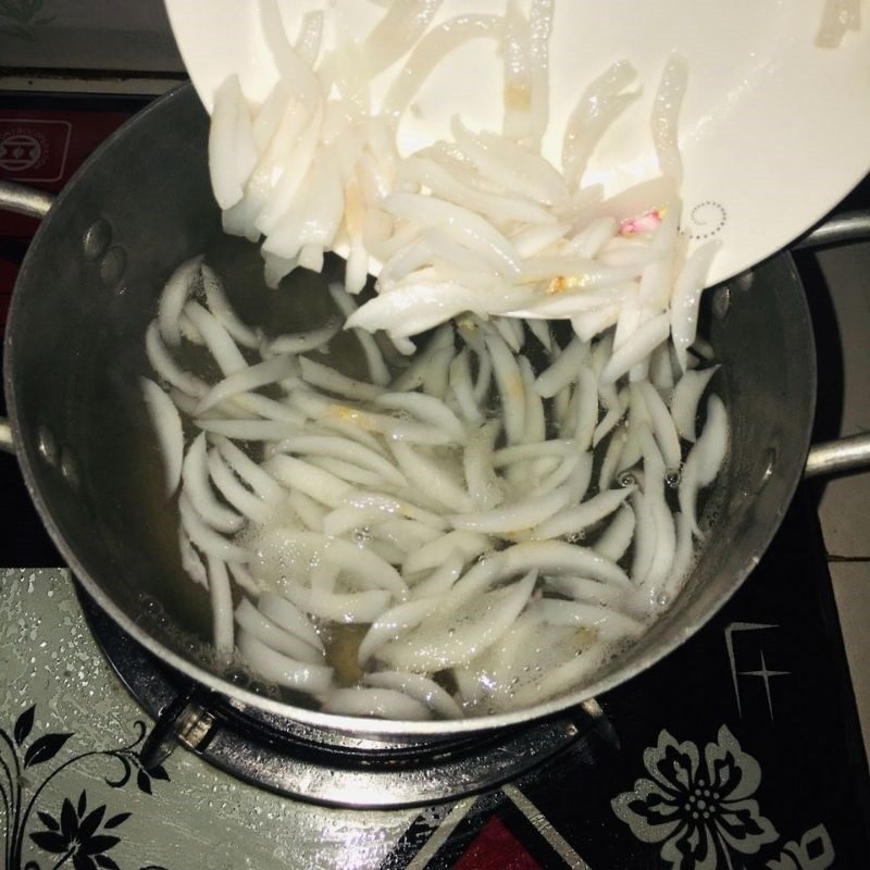 Step 2 Cook shredded coconut jelly Shredded coconut jelly