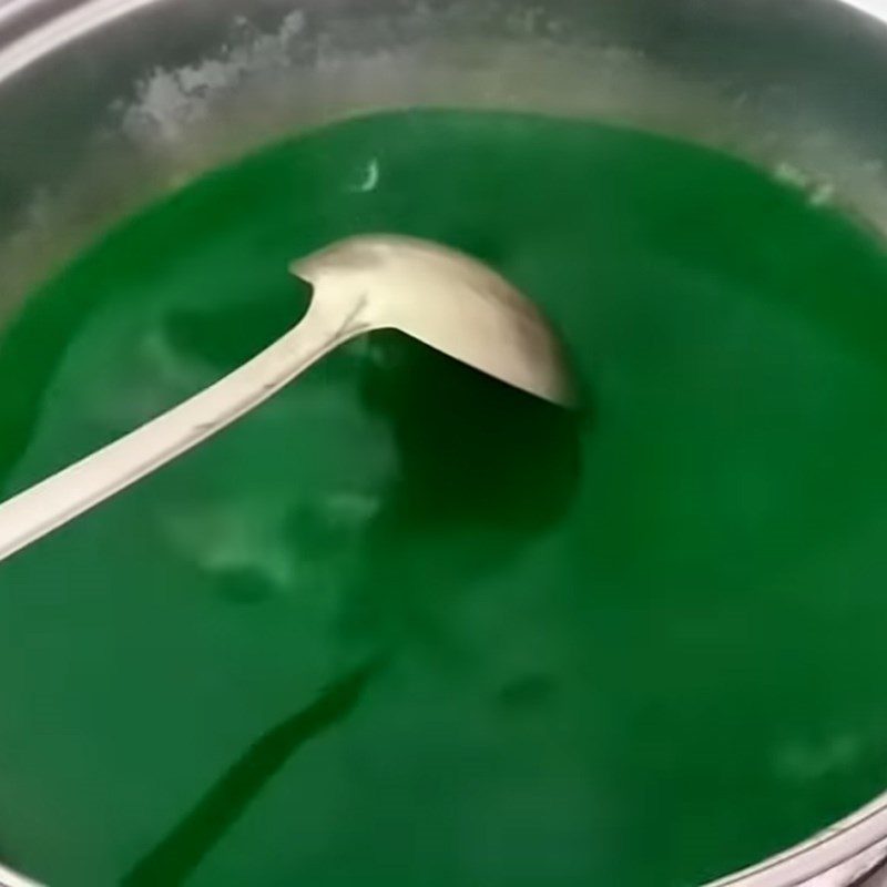 Step 2 Cook the pandan jelly for Coconut milk jelly with pandan leaves