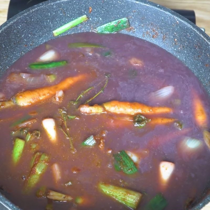 Step 9 Cooking vegetables and chicken with wine and chicken broth Chicken cooked with wine