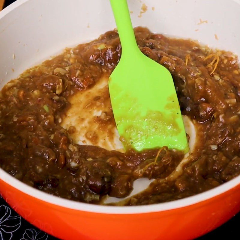 Step 3 Make the sauce for stir-fried razor clams with tamarind