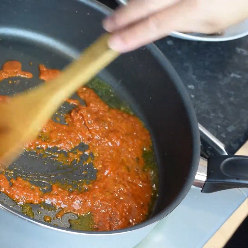 Step 4 Cook the sauce Stir-fried beef with coconut milk