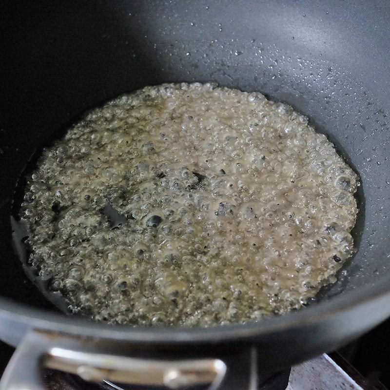 Step 2 Cook the sauce Garlic sauce ribs