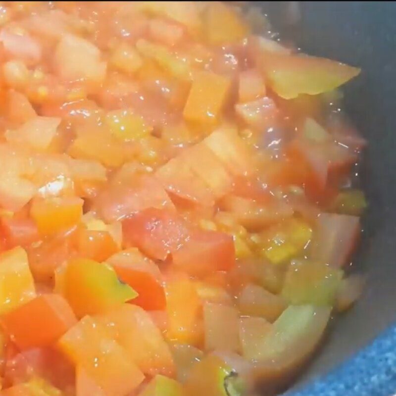 Step 4 Make the sauce Sweet and sour chicken breast stir-fry