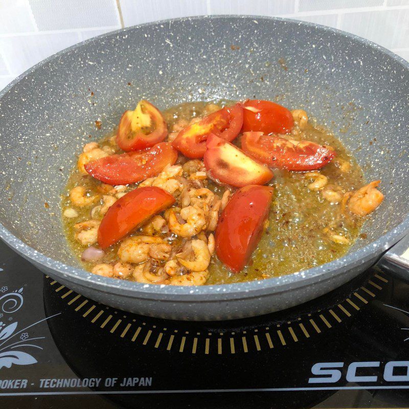 Step 3 Cook tomato sauce for Bun Do Buon Ma Thuot