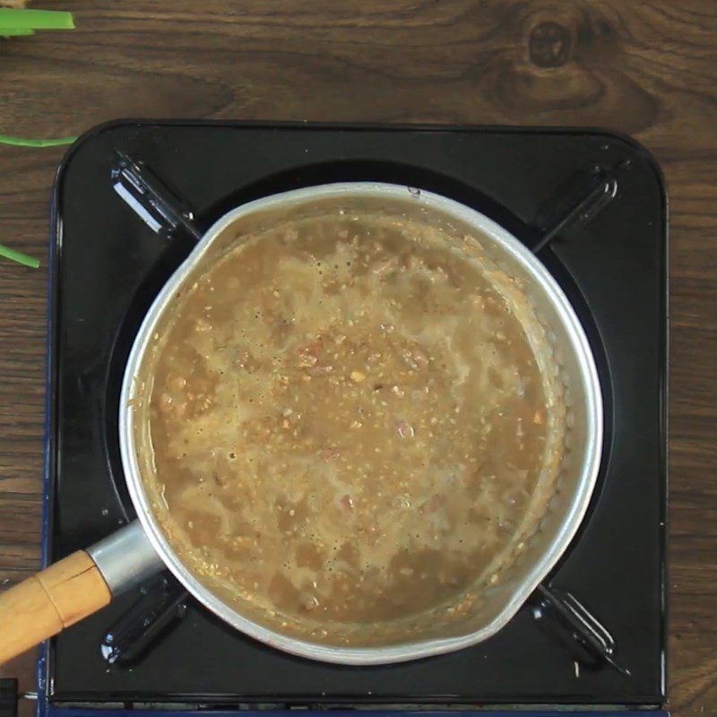 Step 3 Cook the pate dipping sauce for Central region pancakes