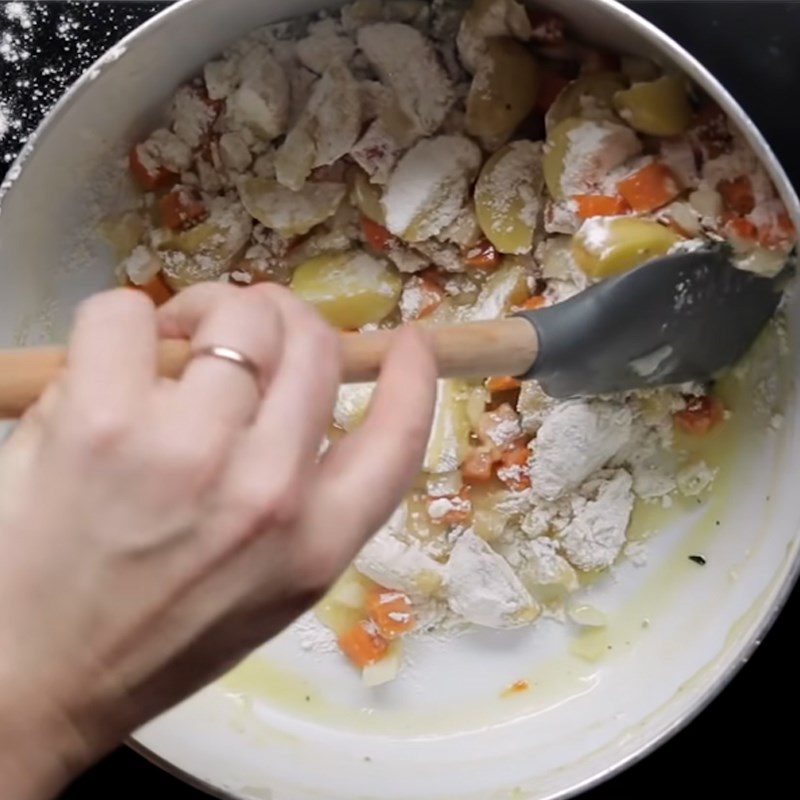 Step 6 Cook the chicken sauce with vegetables