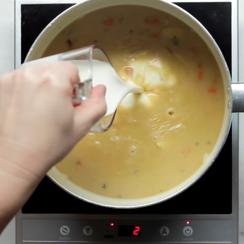 Step 6 Cook the chicken sauce with vegetables