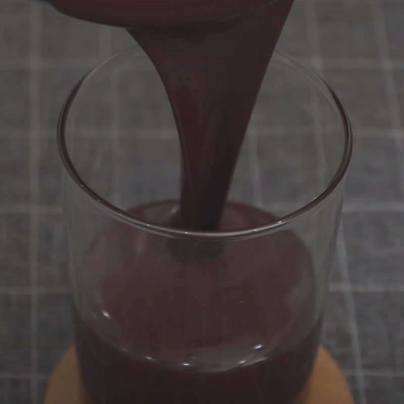 Step 4 Make chocolate sauce for milk cream covered with chocolate