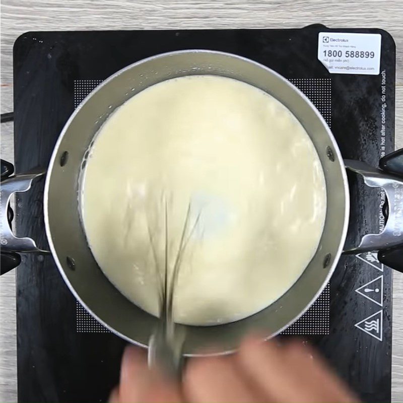 Step 1 Cook the milk for Vanilla Cream