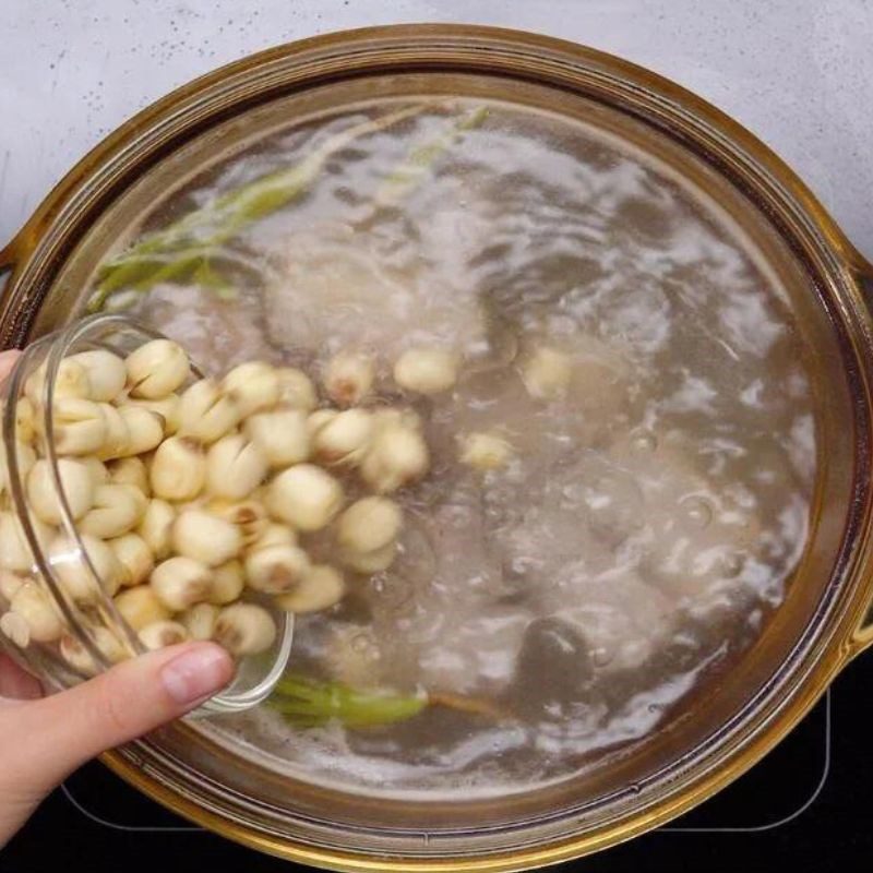 Step 3 Cooking Lotus Seed Milk Processing lotus seed milk with a slow juicer