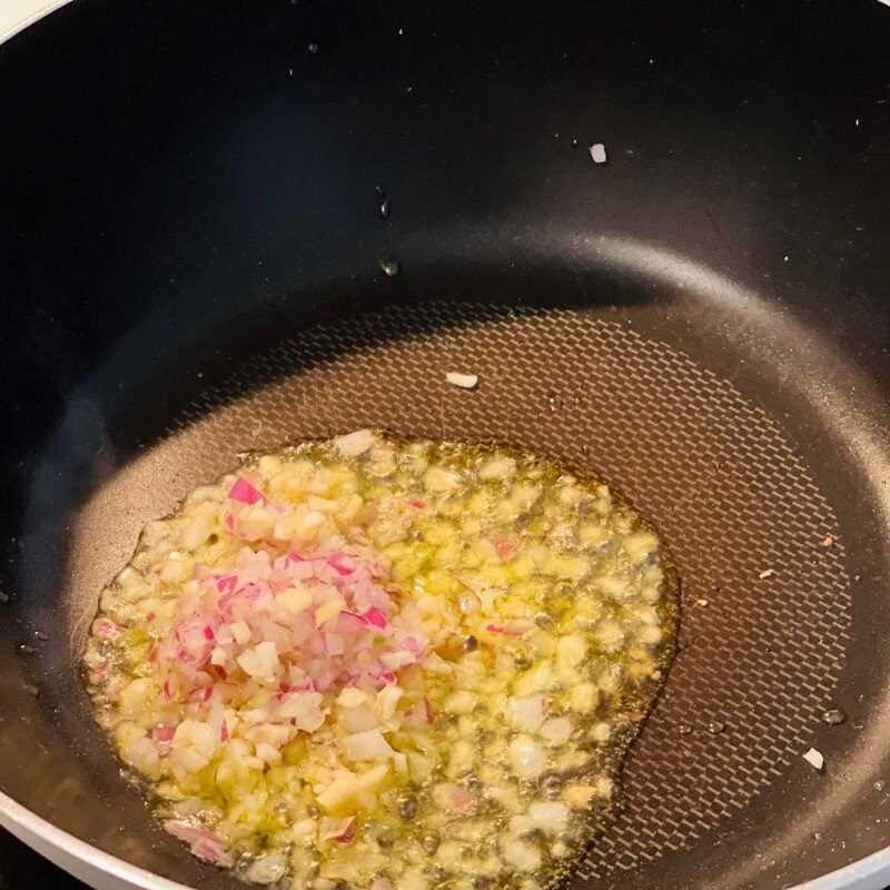 Step 2 Cook the soup for Seafood Abalone Soup