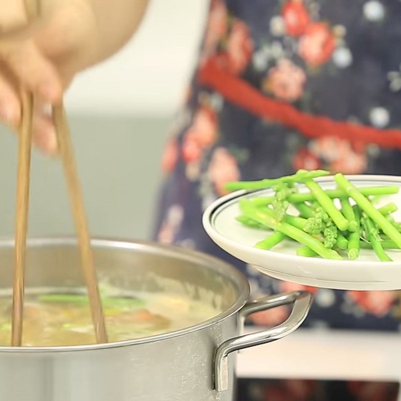 Step 3 Cook soup with vegetables Asparagus chicken soup