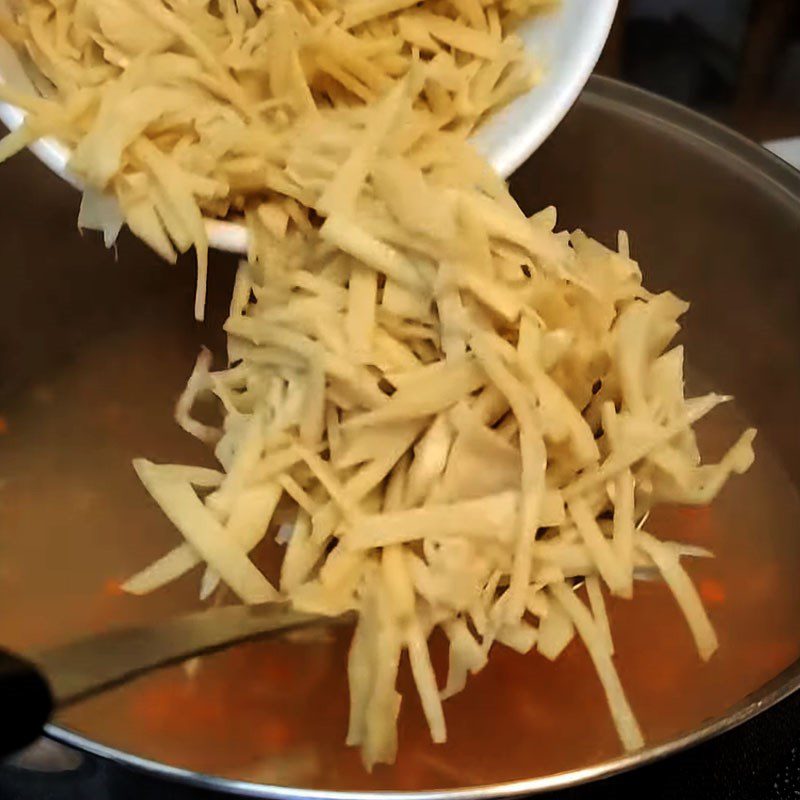 Step 3 Cook the crab soup Snow fungus crab soup