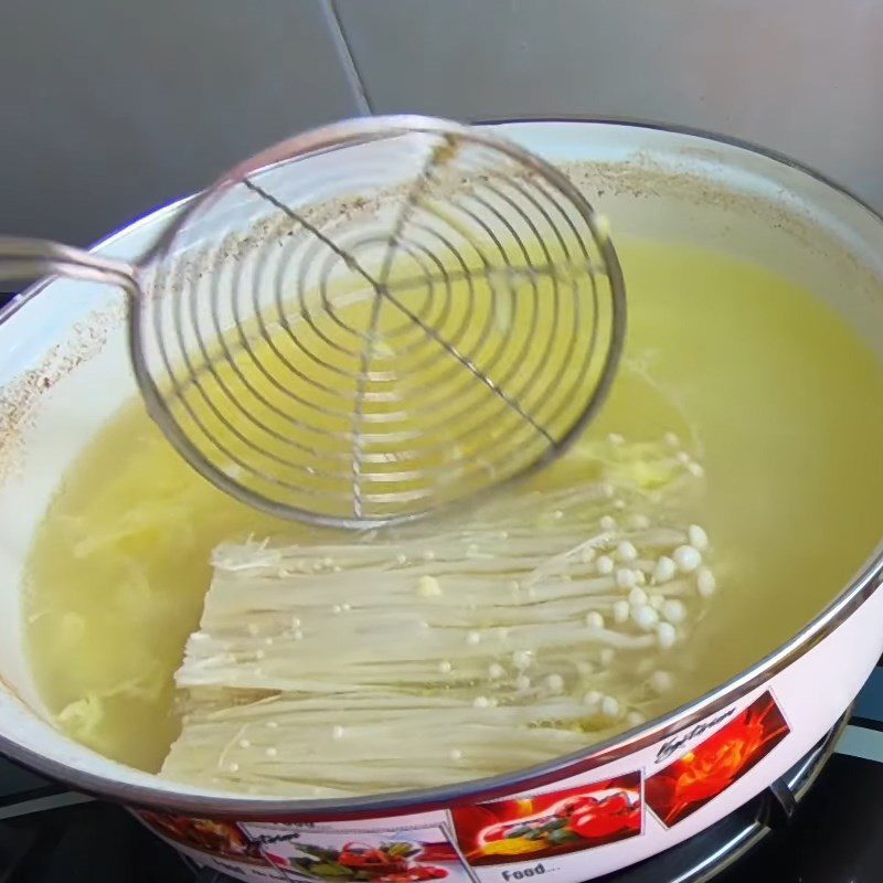 Step 5 Cooking bird's nest soup Bird's nest crab soup