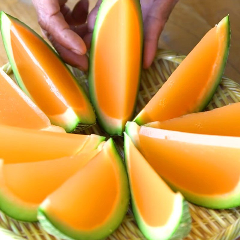 Step 3 Cook the jelly, pour the jelly into the melon shell Melon jelly