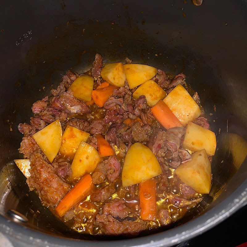 Step 2 Cooking beef stew with potatoes and carrots Beef stew with potatoes and carrots