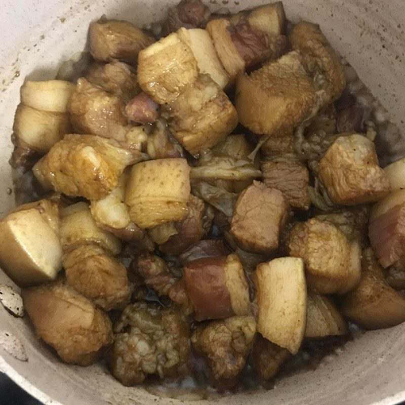 Step 3 Cook braised pork with quail eggs Braised pork with quail eggs