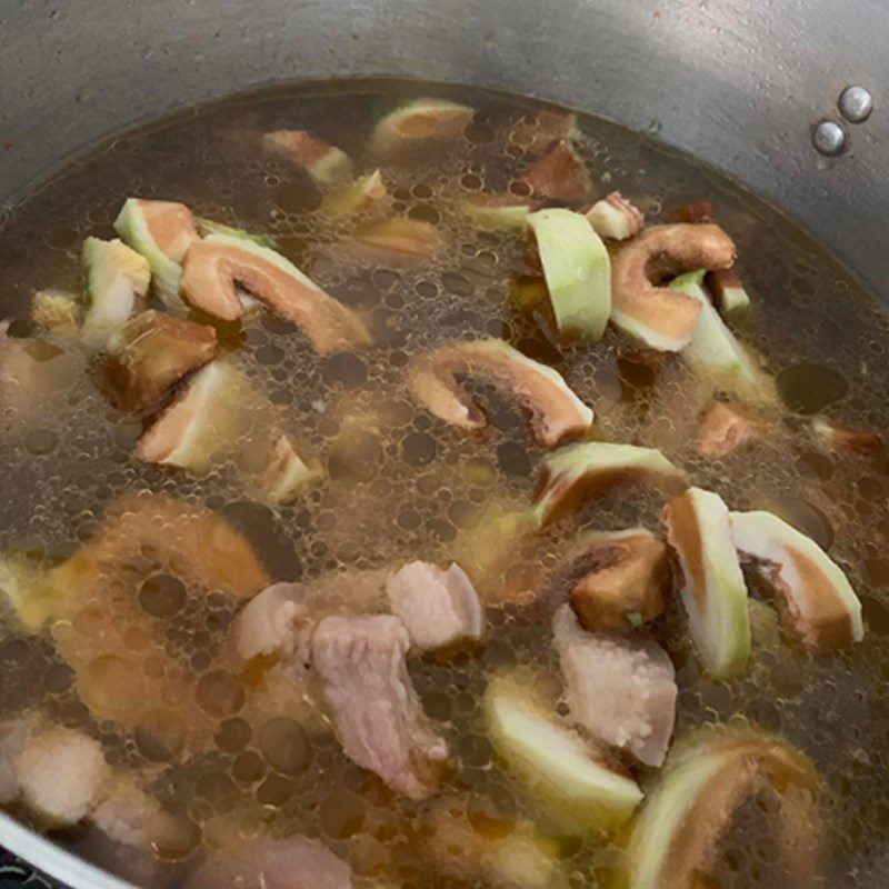 Step 3 Cooking pork with green fig