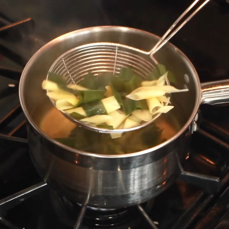 Step 2 Cook lemongrass pandan tea Lemongrass pandan tea