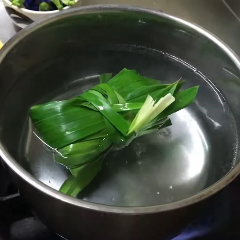 Step 2 Cook the Lemongrass and Pandan Tea with Butterfly Pea Flowers