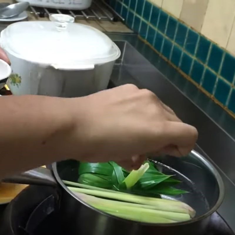 Step 2 Cooking lemongrass pandan flower butterfly pea tea Lemongrass pandan flower butterfly pea tea