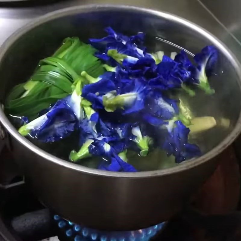 Step 2 Cooking lemongrass pandan flower butterfly pea tea Lemongrass pandan flower butterfly pea tea