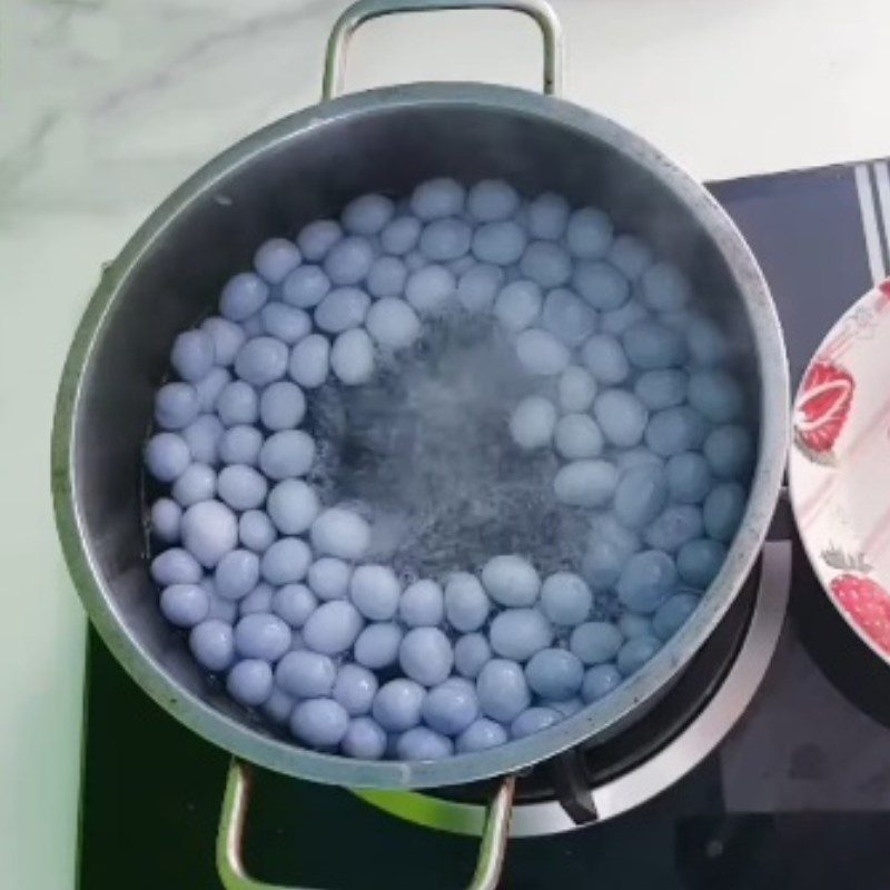 Step 4 Cooking butterfly pea tapioca pearls with tapioca flour