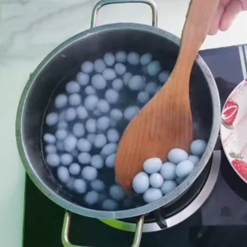 Step 4 Cooking butterfly pea tapioca pearls with tapioca flour