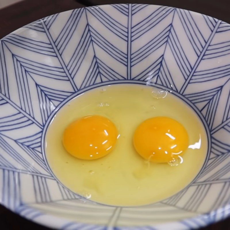 Step 1 Cook the eggs Spicy Samyang Noodles with eggs