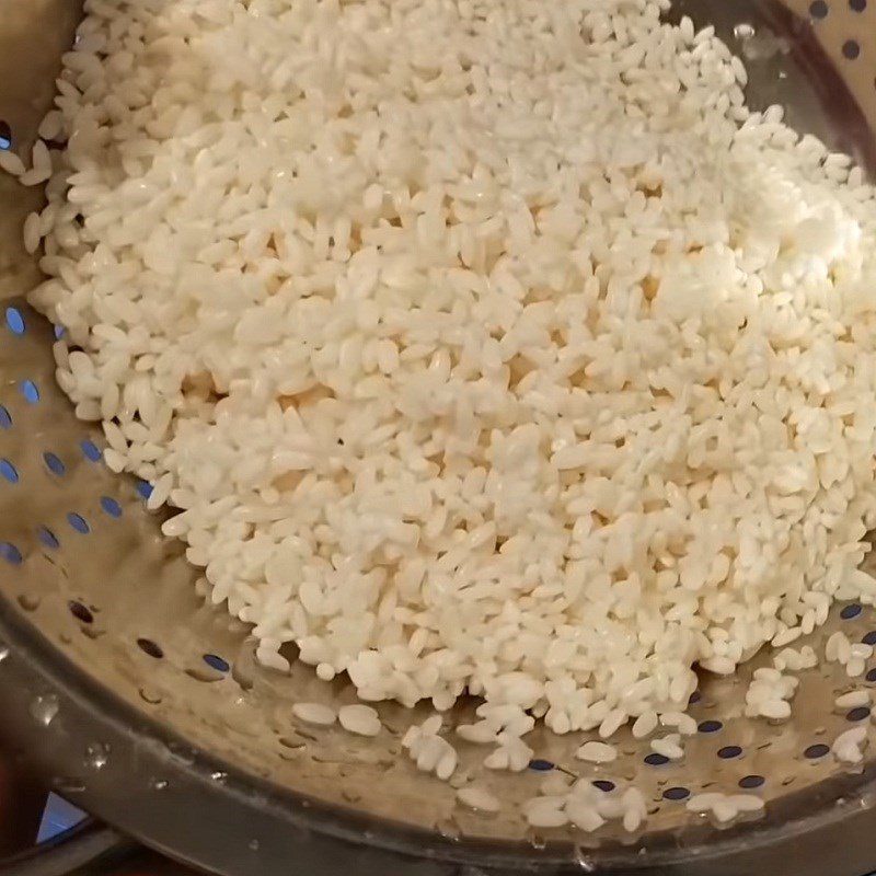 Step 1 Cooking Sticky Rice Chicken Sticky Rice with Lotus Leaves and Fried Chicken