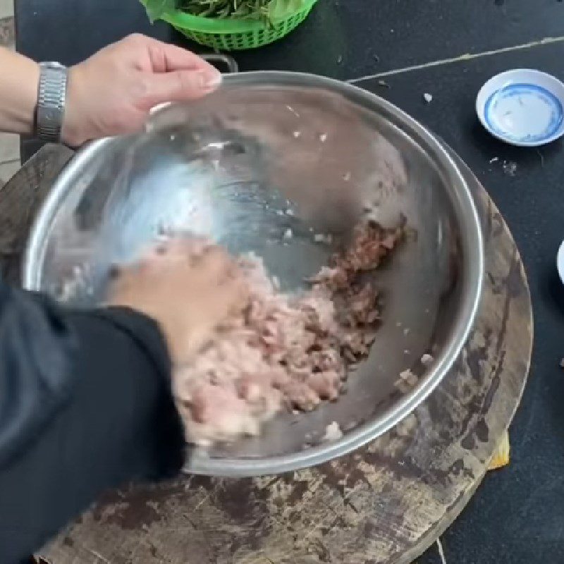 Step 4 Mixing spices for Nem nắm Nam Định meat