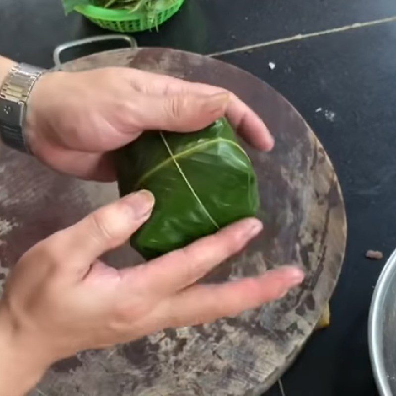 Step 5 Wrapping nem nắm Nem nắm Nam Định