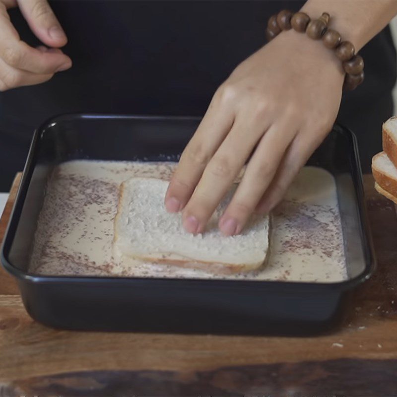 Step 2 Soak the bread in the French toast mixture - fried egg-milk bread