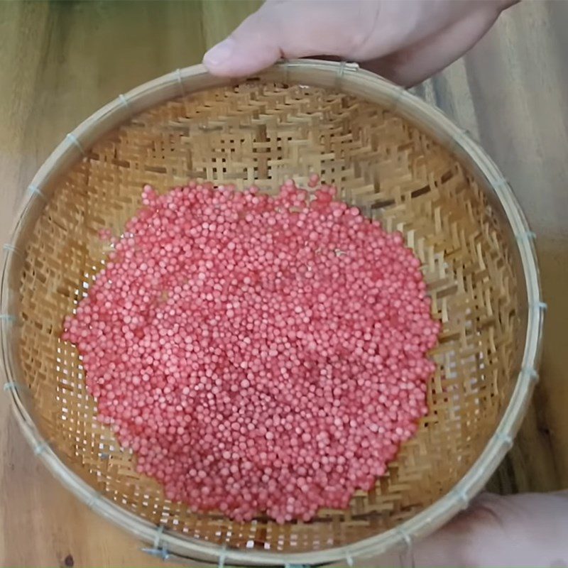 Step 2 Soak the tapioca flour with taro root juice