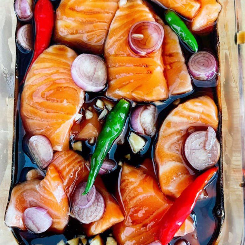 Step 2 Marinate the salmon Salmon marinated in soy sauce (Recipe shared by a user)