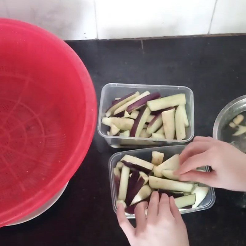 Step 3 Soak eggplant in saltwater for long eggplant