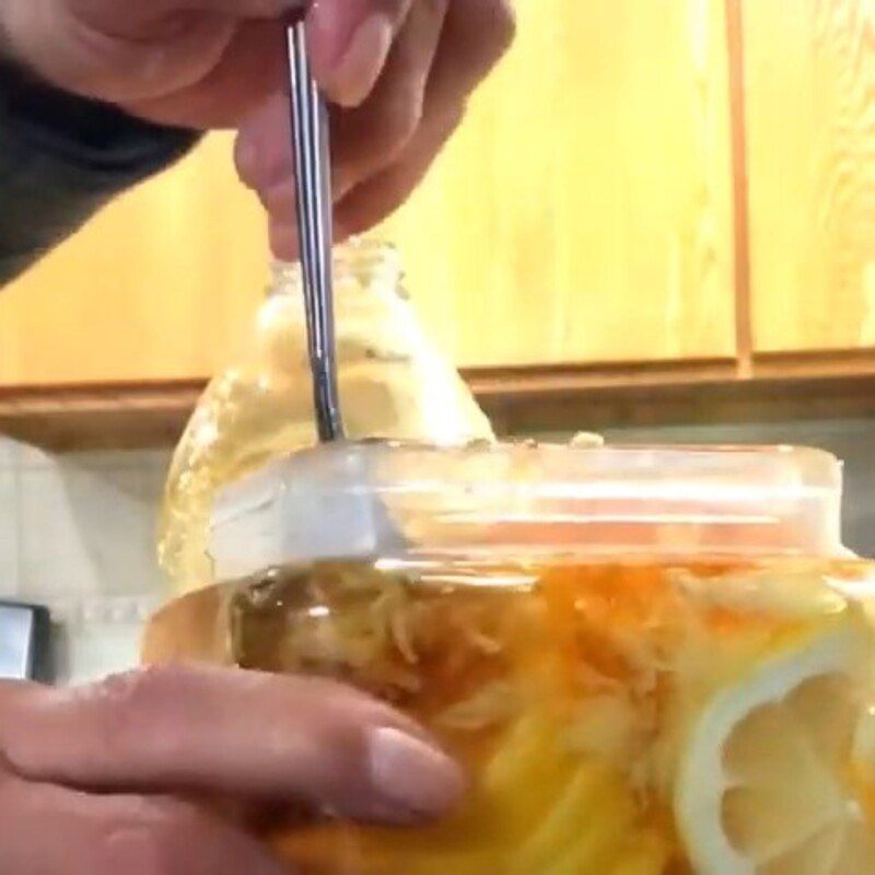 Step 3 Soak lemon with honey and ginger Lemon slices with honey and ginger